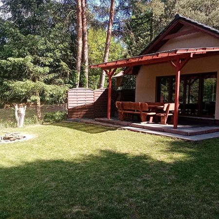 Urokliwy Domek Nad Brzegiem Jeziora Lubiatów エクステリア 写真