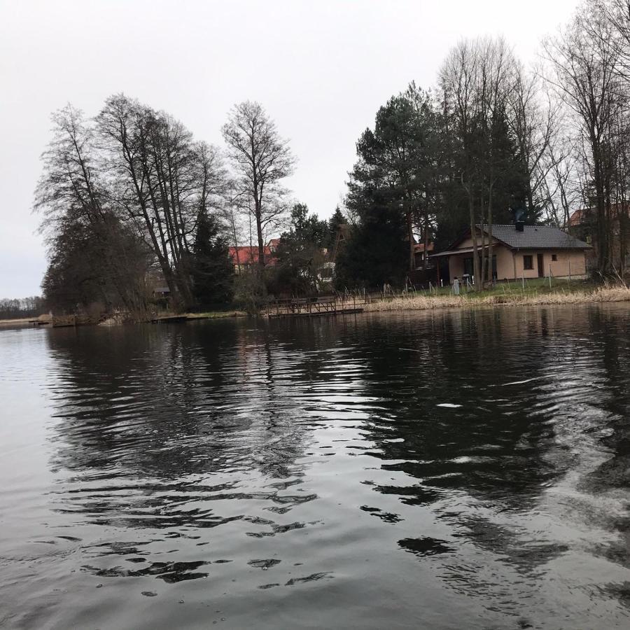 Urokliwy Domek Nad Brzegiem Jeziora Lubiatów エクステリア 写真