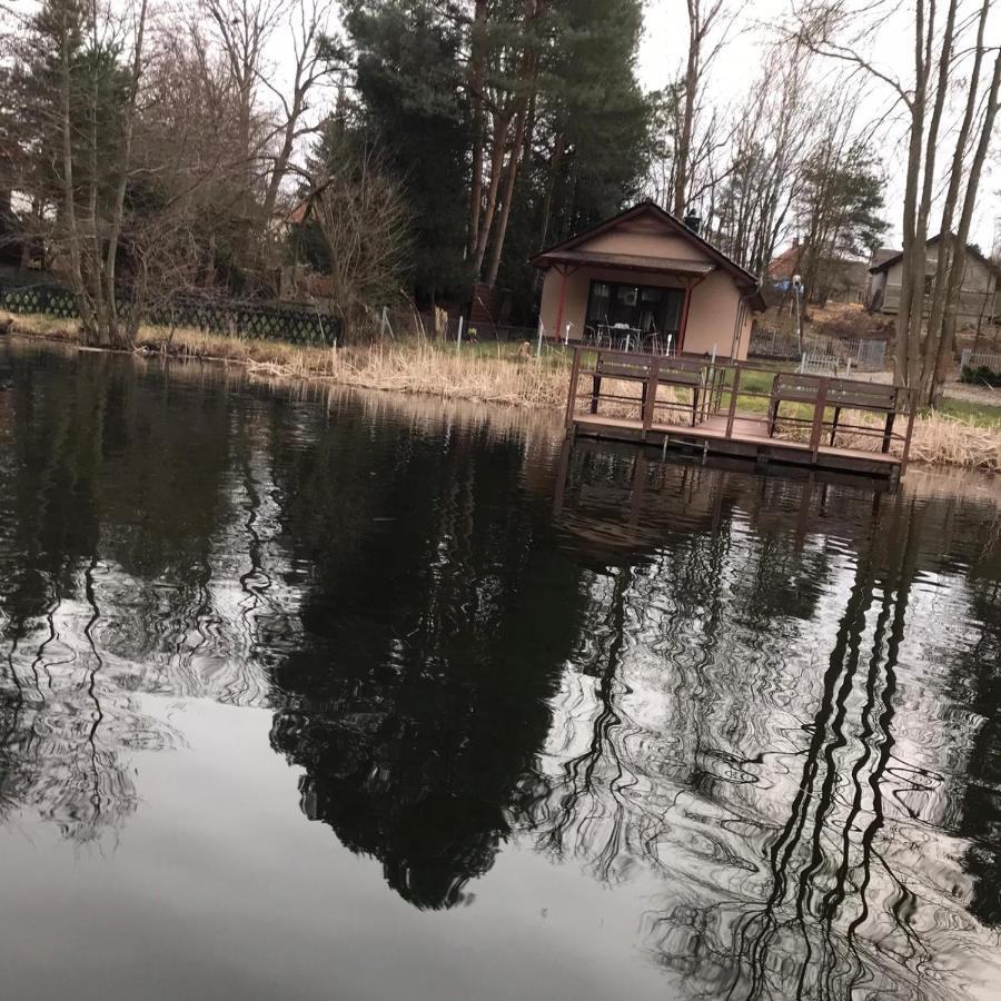 Urokliwy Domek Nad Brzegiem Jeziora Lubiatów エクステリア 写真