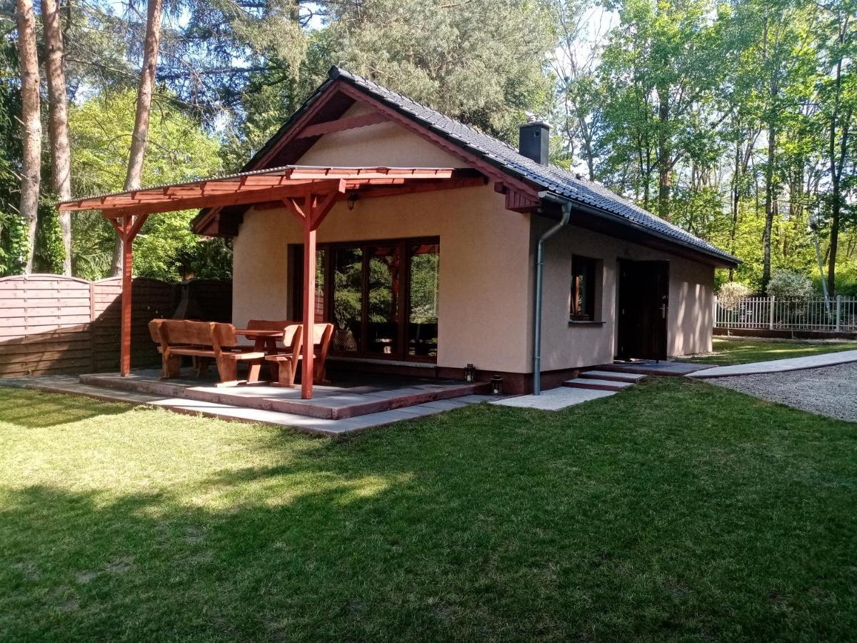 Urokliwy Domek Nad Brzegiem Jeziora Lubiatów エクステリア 写真