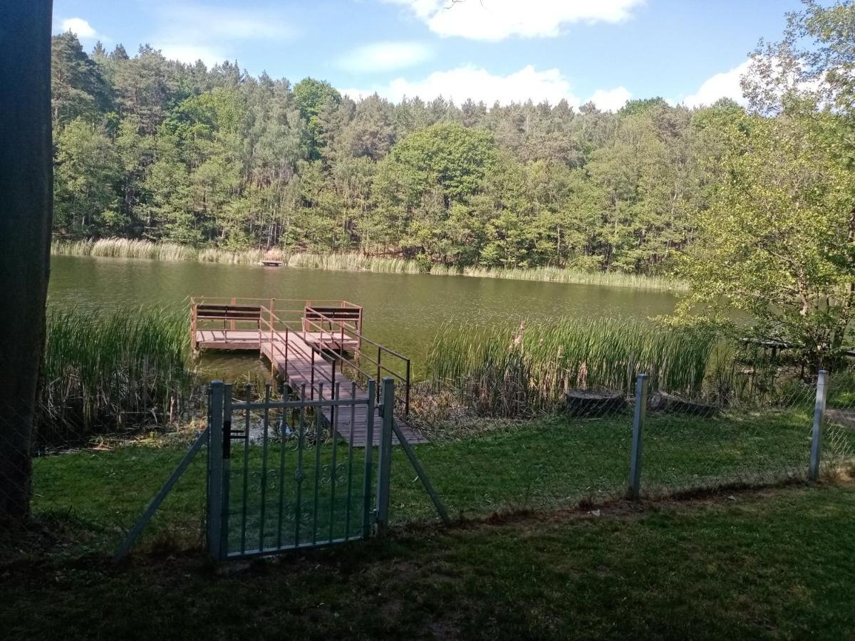 Urokliwy Domek Nad Brzegiem Jeziora Lubiatów エクステリア 写真