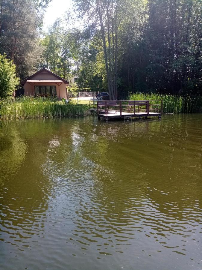 Urokliwy Domek Nad Brzegiem Jeziora Lubiatów エクステリア 写真