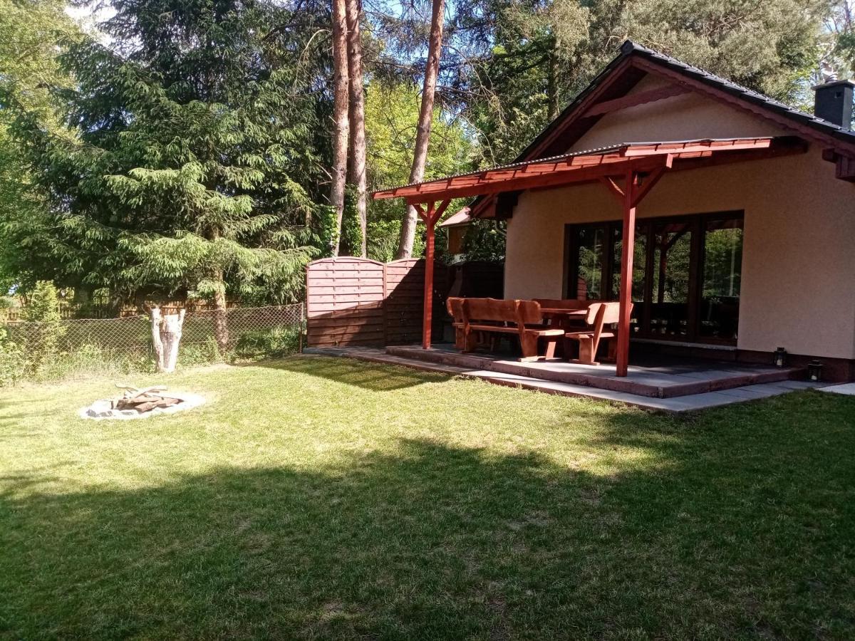 Urokliwy Domek Nad Brzegiem Jeziora Lubiatów エクステリア 写真