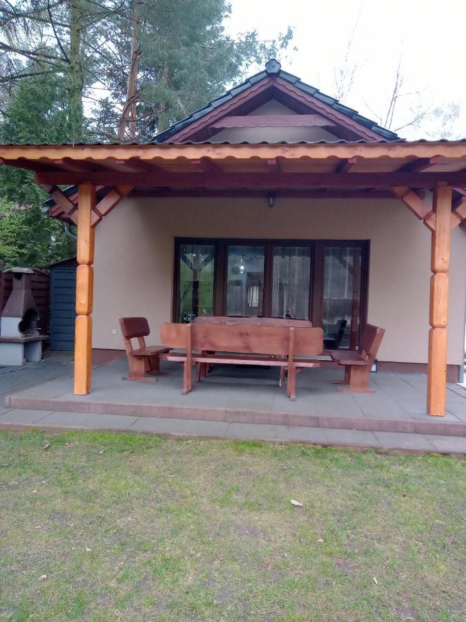 Urokliwy Domek Nad Brzegiem Jeziora Lubiatów エクステリア 写真